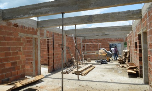 Equipe faz visita na obra da Creche de Bulhões